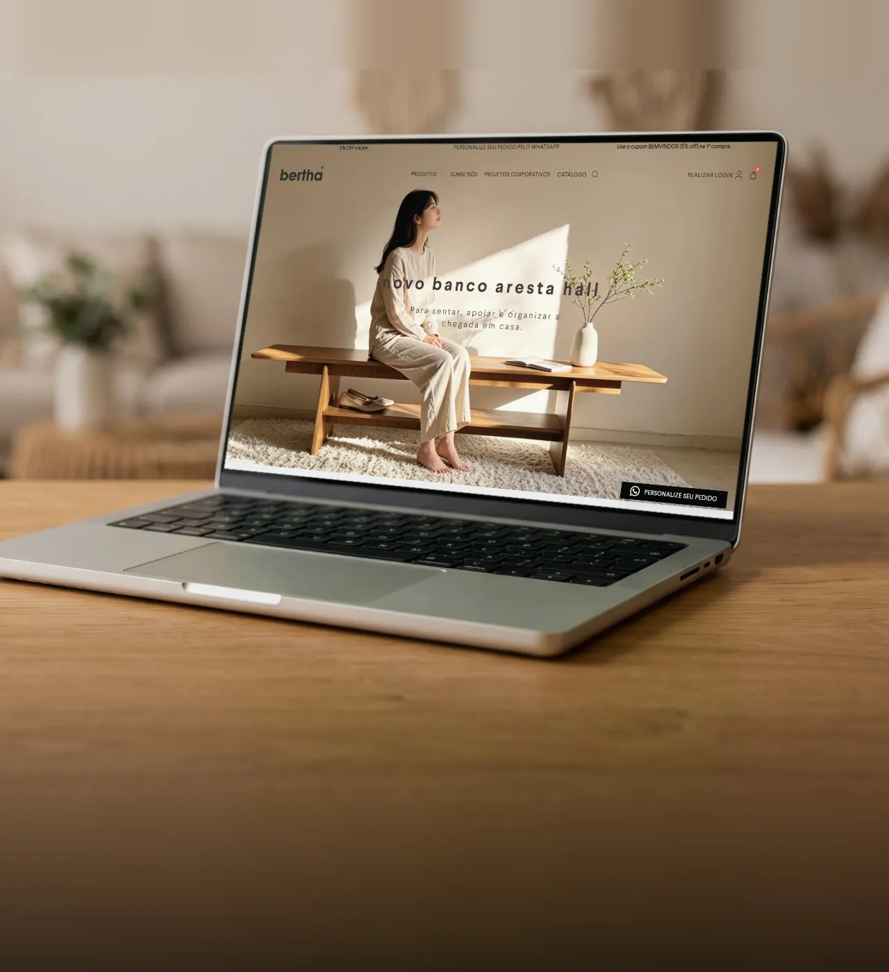 Mockup de notebook e celular com as telas do projeto