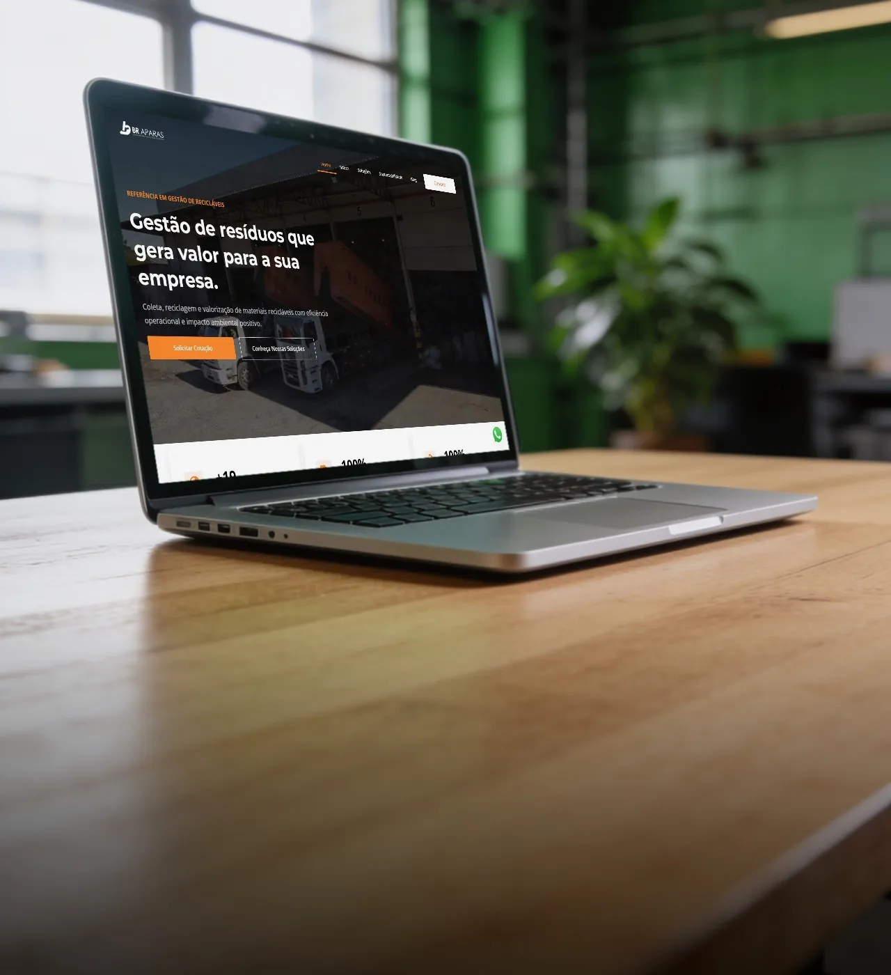 Mockup de notebook e celular com as telas do projeto